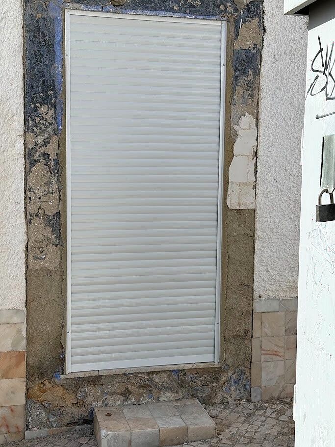 Estore exterior instalado numa janela